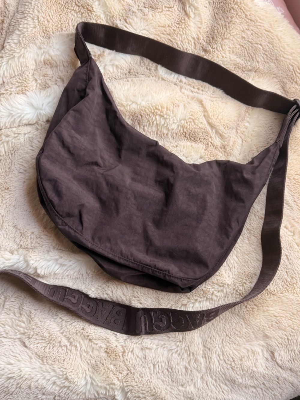 BAGGU Medium Crescent Bag in Get Ready with Me Embroidery - Picture 5 of 6